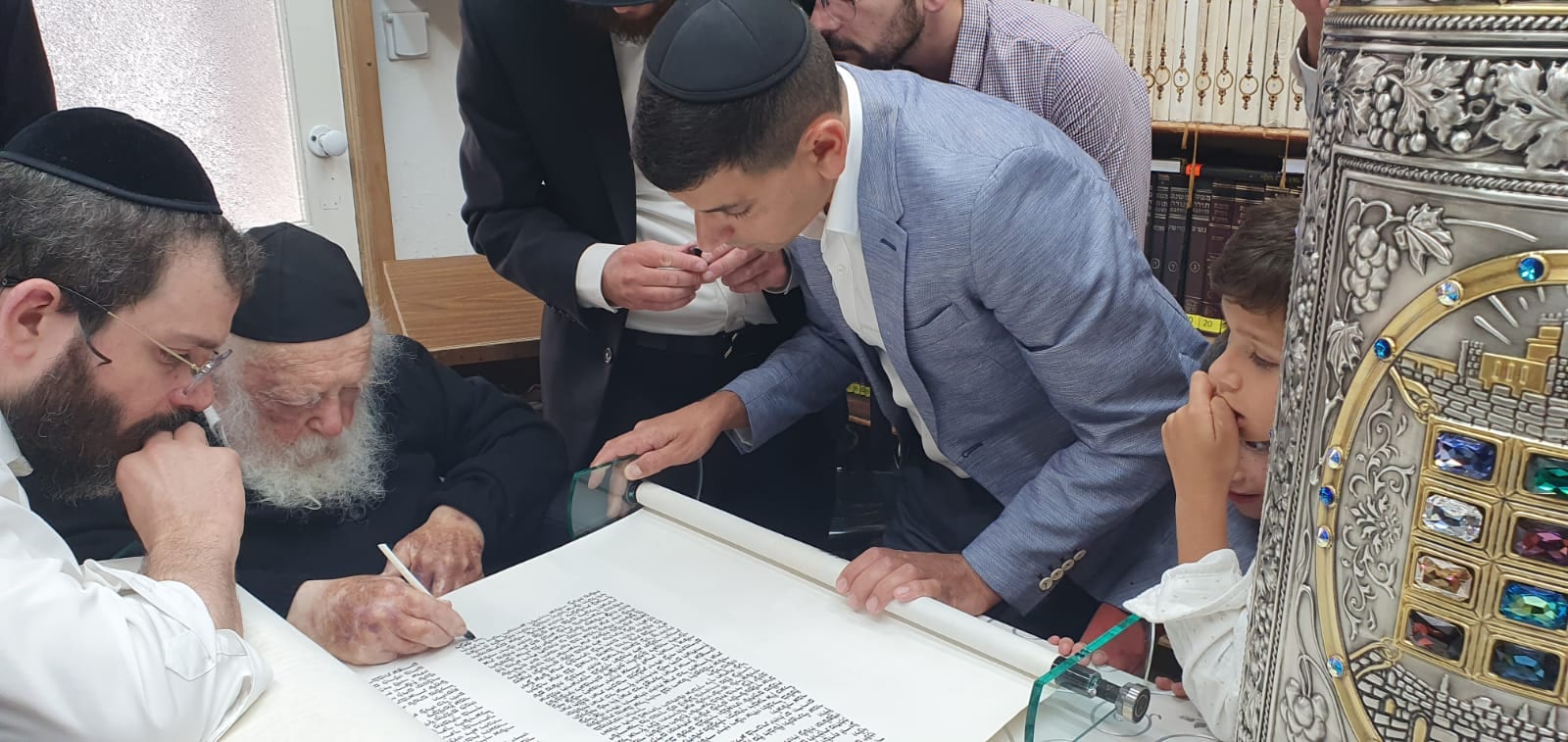 לשם קדושת ספר תורה