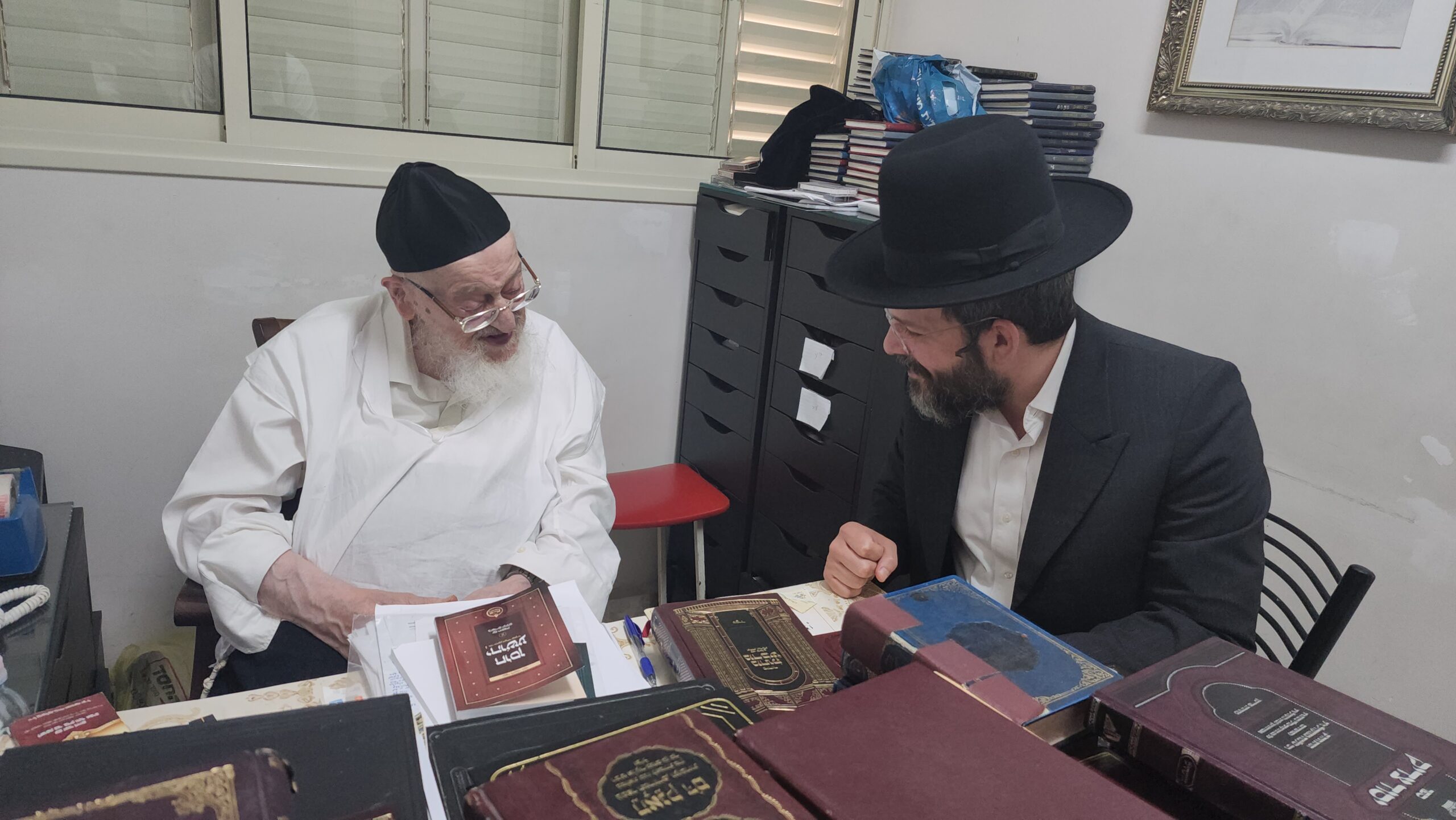 ביקור רב רושם של ראשי “ארחות יושר” בבית מרן הגאון רבי מאיר צבי ברגמן שליט”א