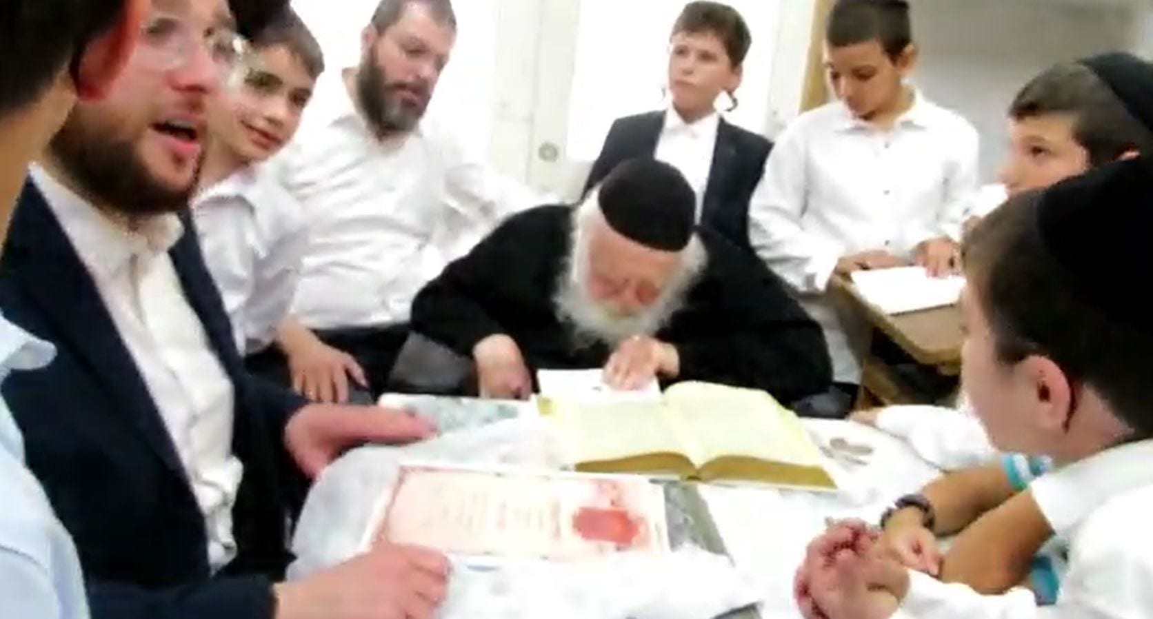 Watch: Kiruv children by Maran Shlita last week.