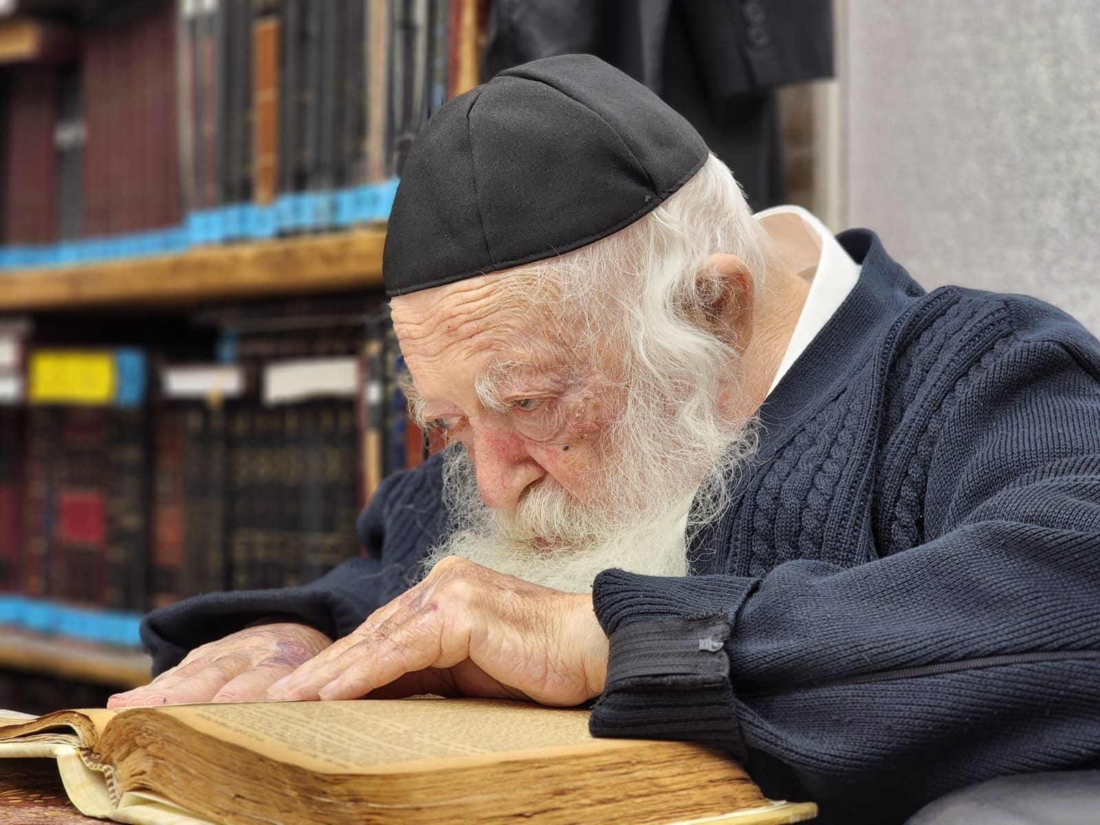 מרן רבינו שליט”א בלימוד בביתו היום ז אדר ב תשפ”ב