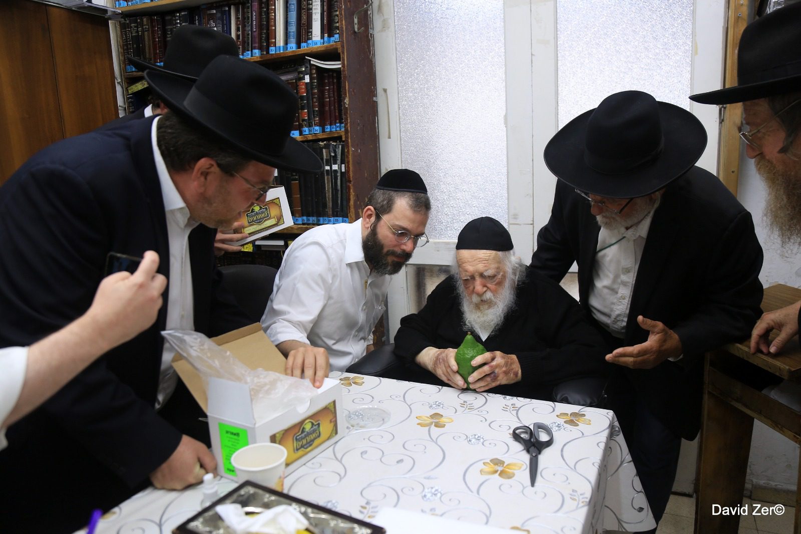 האזינו לפירוש נחמד לט”ו באב, מפי מרן זצ”ל